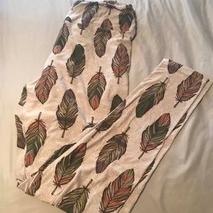 Lularoe Feather Leggings- HTF
